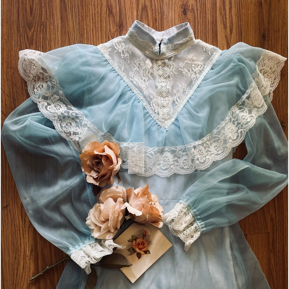 Vintage 1970s Cottagecore prairie dress in storm cloud blue lace chiffon puff - Picture 3 of 11